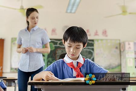 从学生到老师，AI作文自动生成器软件的跨界影响分析